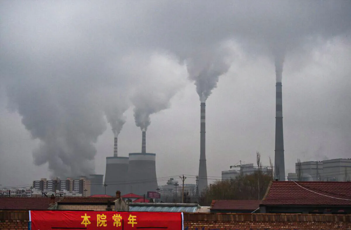 Smoke belching from a coal-fueled power station near Datong, in China's northern Shanxi Province on November 19, 2015. (Greg Baker/AFP via Getty Images)