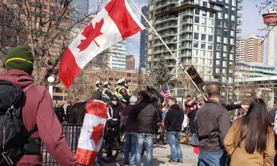 VIDEO: ‘Freedom Rally’ Heats Up in Calgary as Supporters, Counter-Protesters Confront Each Other