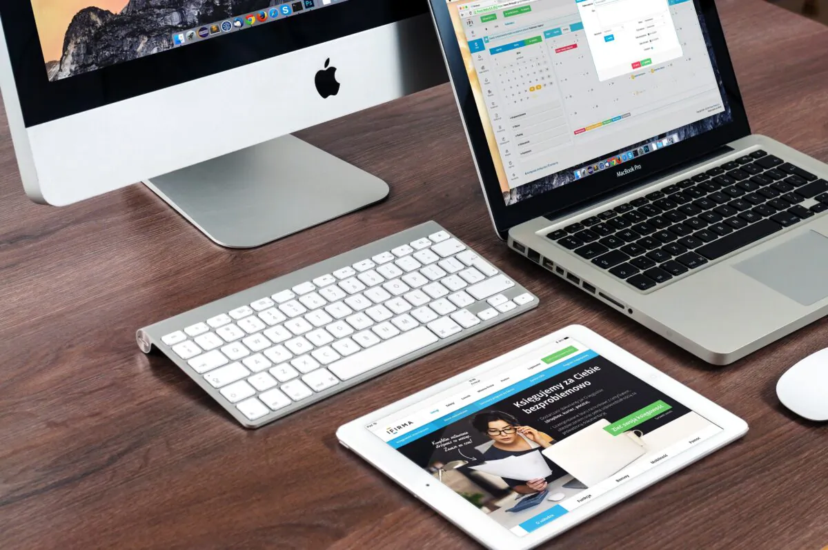 Stock photo of a website being displayed on a tablet next to other Apple devices. (Pixabay/Pexels)
