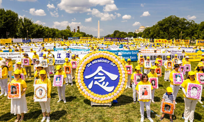 Falun Gong practitioners gather in Washington to mark the 22nd year of the start of the persecution by the Chinese regime on July 16, 2021. They hold the Chinese character 念 (Nian), which means to remember. (Samira Bouaou/The Epoch Times)