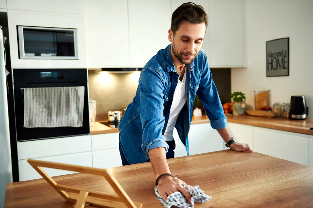 Simplifying your life has many advantages, being able to focus on your goals, eliminating clutter in your life, and leading a more intentional life. (Gpointstudio/Image Source/GettyImages)