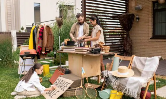 8 Secrets of a Successful Garage Sale