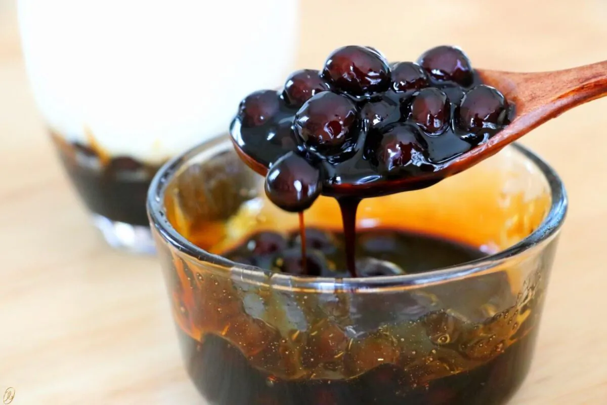 Boba milk is a very popular Taiwanese drink. (Courtesy to cicili.tv)