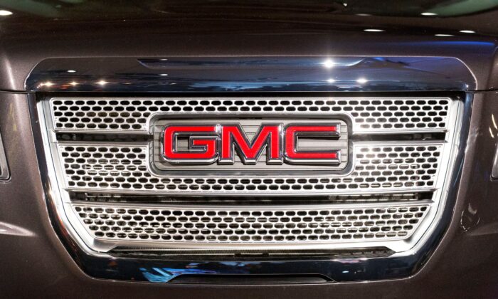 A GMC logo is displayed on the front grille of a vehicle at the New York International Auto Show, New York, on March 31, 2015. (Mark Lennihan/AP Photo)