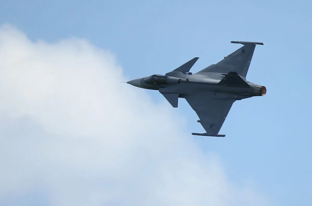 A Saab JAS-39 Gripen jet fighter of the Czech air force flies at the ILA 2014 Berlin Air Show in Schoenefeld, Germany, on May 21, 2014. (Sean Gallup/Getty Images)