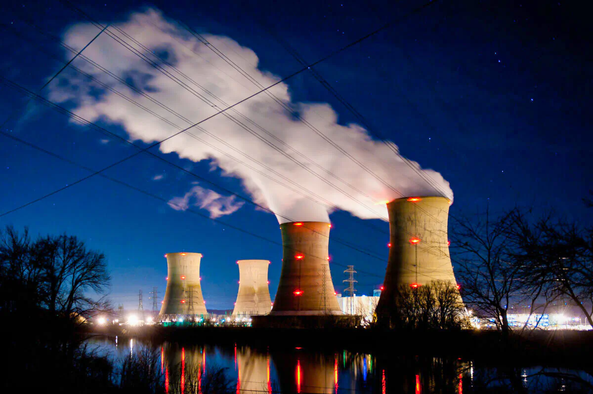 The Three Mile Island Nuclear Plant is seen in the early morning hours of March 28, 2011 in Middletown, Pa. (Jeff Fusco/Getty Images)