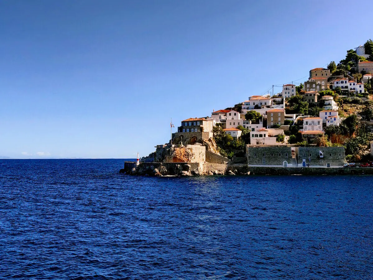 The blue water of the Saronic Gulf near Hydra. (Mauricio Munoz/Unsplash)