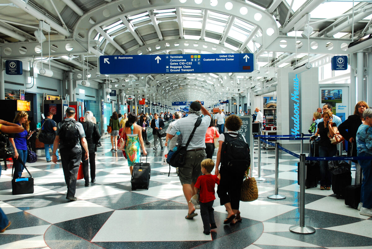 Travelers make their way through a maze of corridors in Chicago's O'Hare Airport. (Dreamstime)