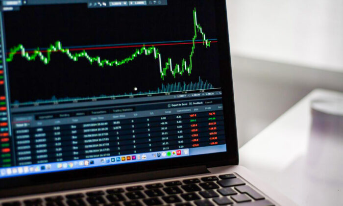 Stock photo of a stock market chart. (StockSnap/Pixabay)