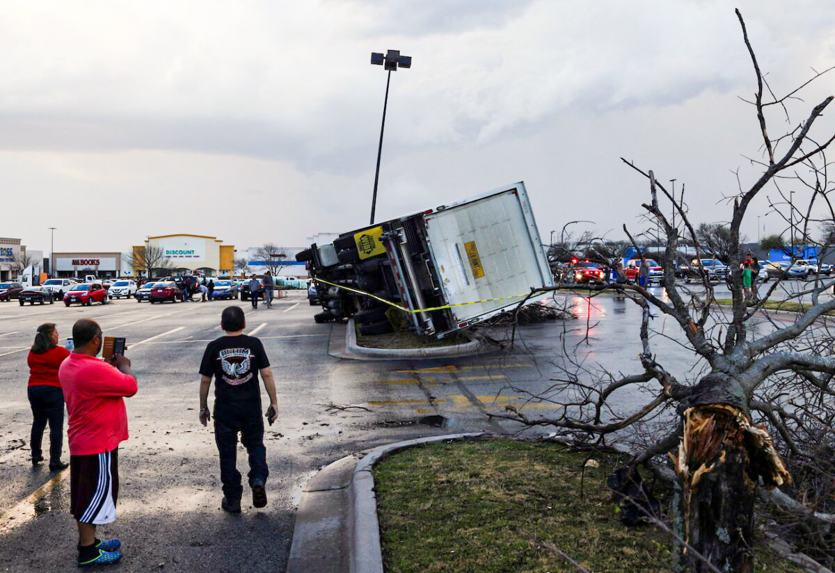 Texas Tornadoes Injure At Least 4, Destroy Homes, Businesses - Vimarsana News