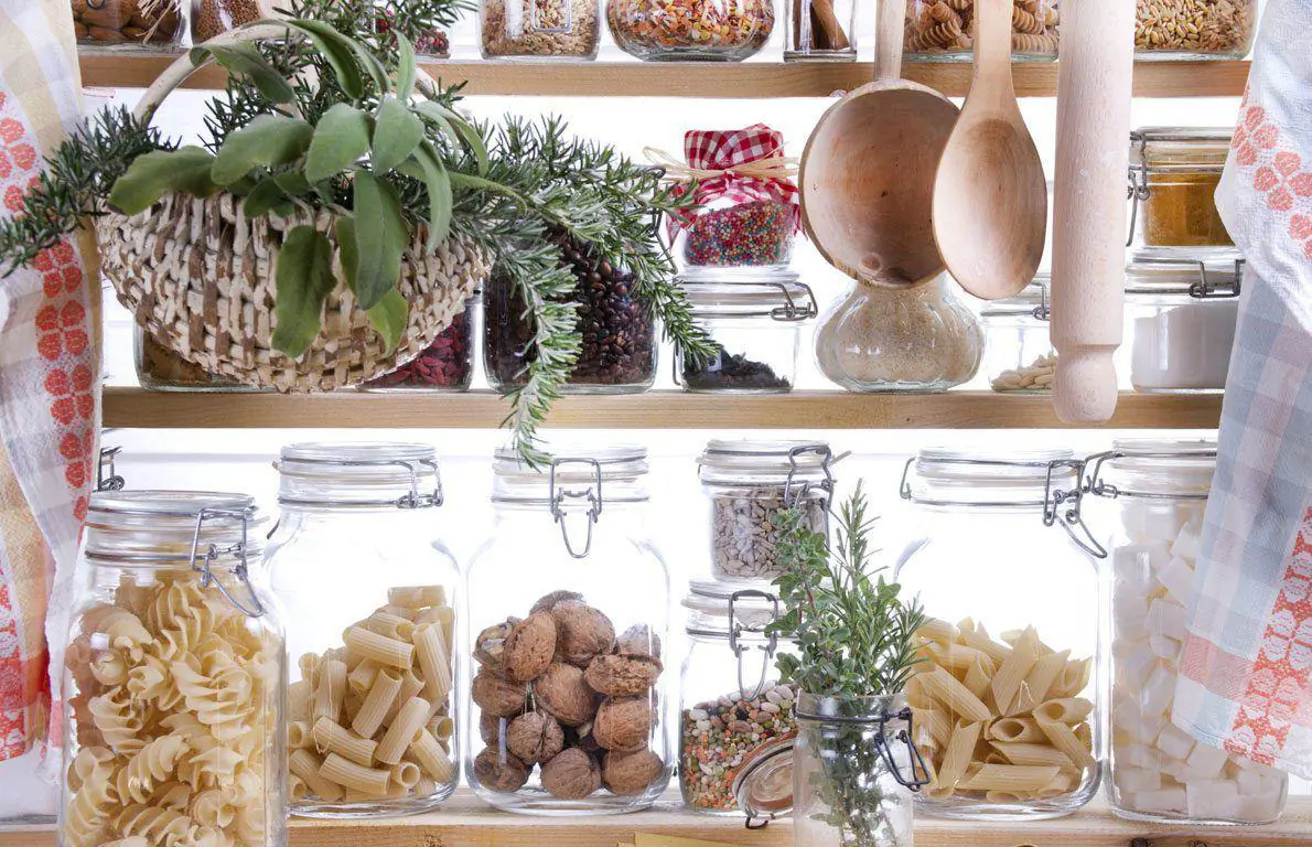 Spring is here, which gives you the perfect excuse to completely clean out your kitchen. (iStock/Thinkstock)