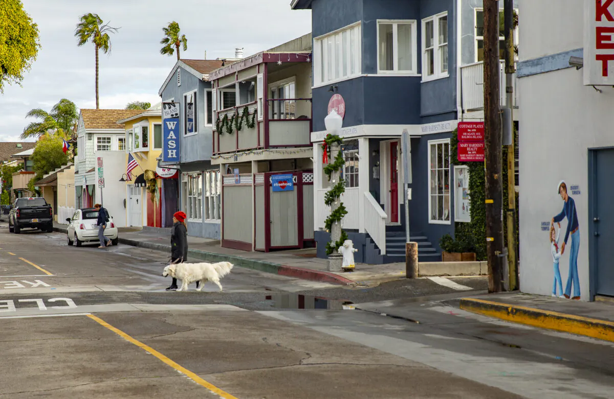 Residences in Balboa Island in Newport Beach, Calif., on Dec. 29, 2021. (John Fredricks/The Epoch Times)