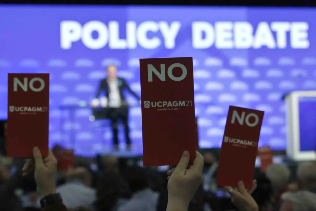 Voting after debating various policy proposals at the United Conservative Party annual meeting in Calgary, Alta., Nov. 20, 2021. (The Canadian Press/Larry MacDougal)
