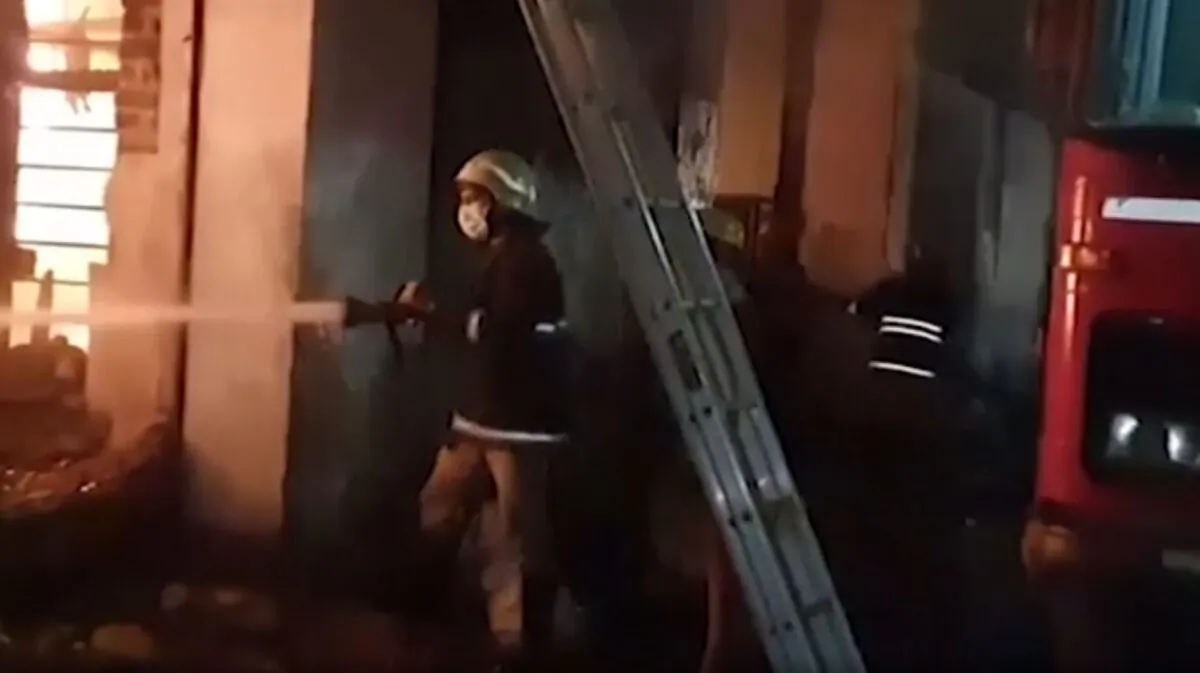 A video image shows the major fire that killed at least 11 people and injured four others in a scrap warehouse in India's southern city of Hyderabad on March 23, 2022. (KK Productions via AP/Screenshot via The Epoch Times)