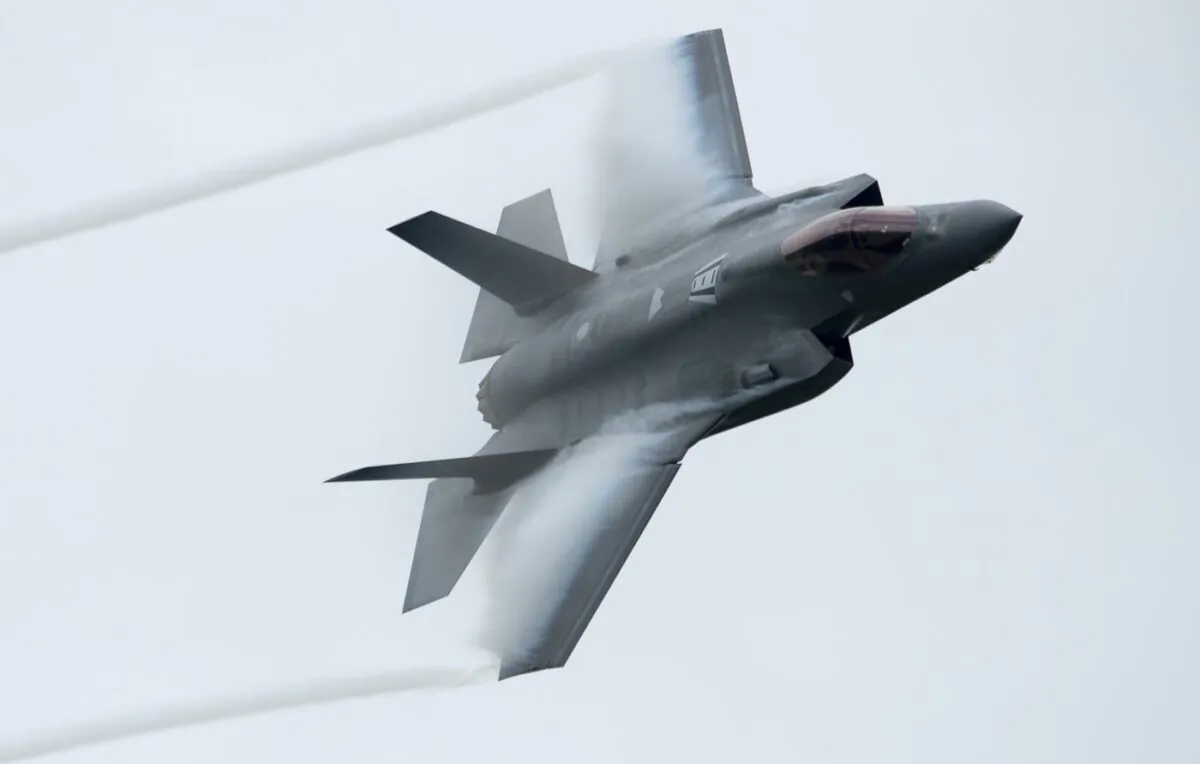 An F-35A Lightning II fighter jet practises for an air show appearance in Ottawa, Sept. 6, 2019. (The Canadian Press/Adrian Wyld)