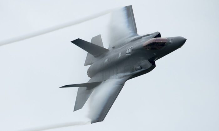 An F-35A Lightning II fighter jet practises for an air show appearance in Ottawa, Sept. 6, 2019. (The Canadian Press/Adrian Wyld)