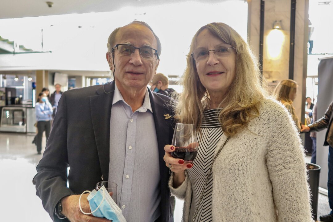 Ronald Bourgeois and Joyce Green at the Shen Yun Performing Arts performance at Queen Elizabeth Theatre on March 23, 2022.  (Sunny Chen/The Epoch Times)