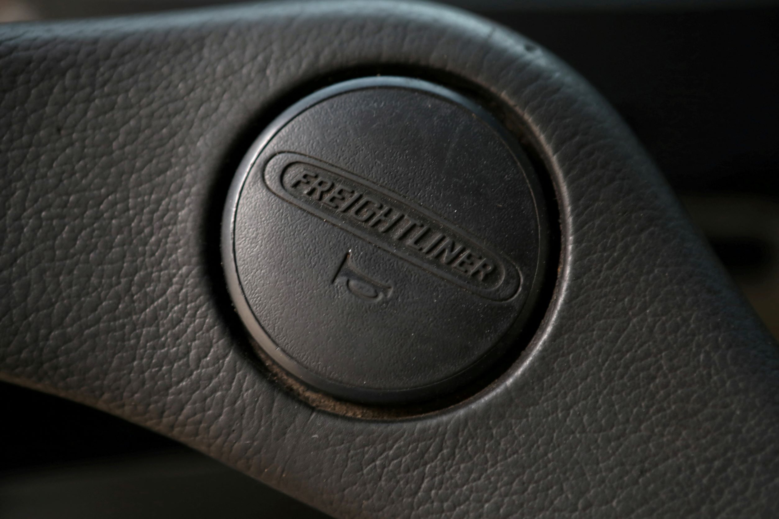 Daimler Truck Sees Rising Prices in 2022, Little Impact From Ukraine - Vimarsana News