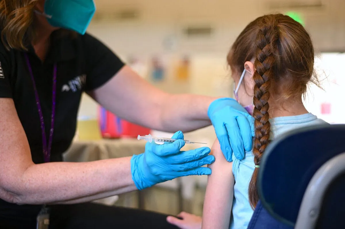 A nurse administers a pediatric dose of a COVID-19 vaccine to a girl in Los Angeles on Jan. 19, 2022. (ROBYN BECK/AFP via Getty Images)