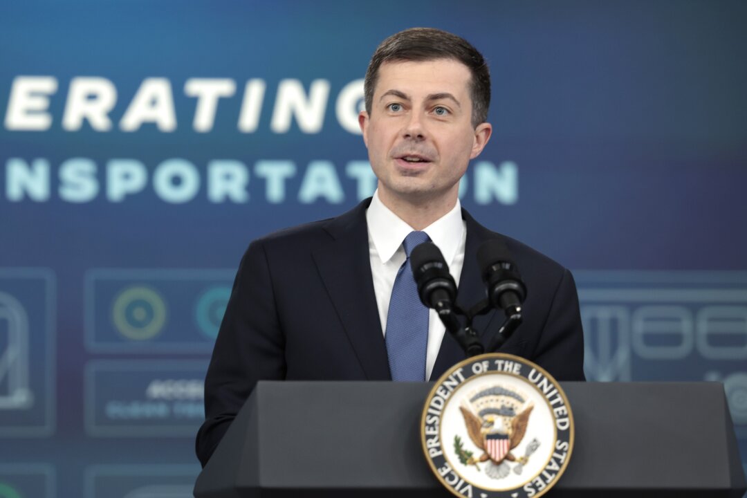Transportation Secretary Warns US May Act Against Airlines Over Cancellations