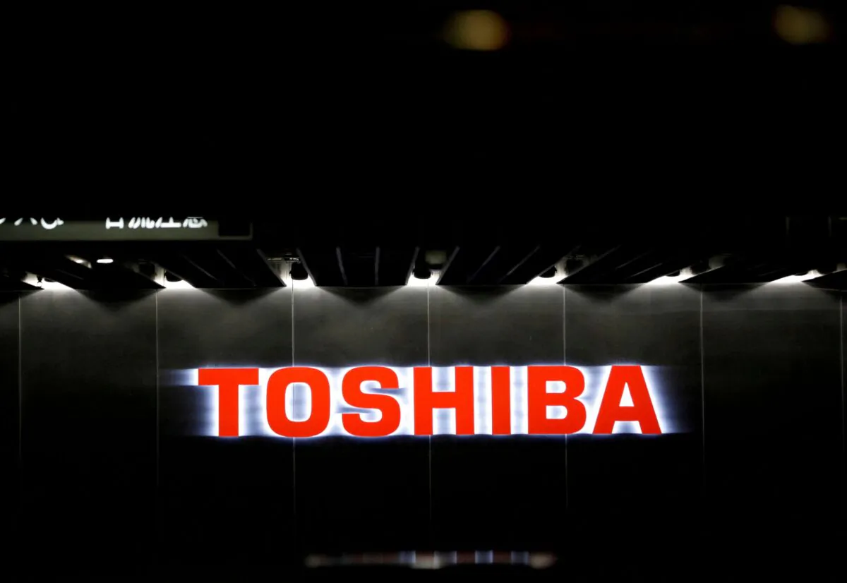 Toshiba Corp's logo is seen at the company's facility in Kawasaki, Japan, on June 10, 2021. (Kim Kyung-Hoon/Reuters)