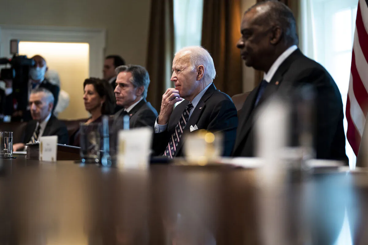 (L-R) U.S. Ambassador to Colombia Philip Goldberg, Commerce Secretary Gina Raimondo, Secretary of State Antony Blinken, President Joe Biden, and Defense Secretary Lloyd Austin meet with Colombian President Ivan Duque at the White House on March 10, 2022. (Doug Mills/Pool/Getty Images)