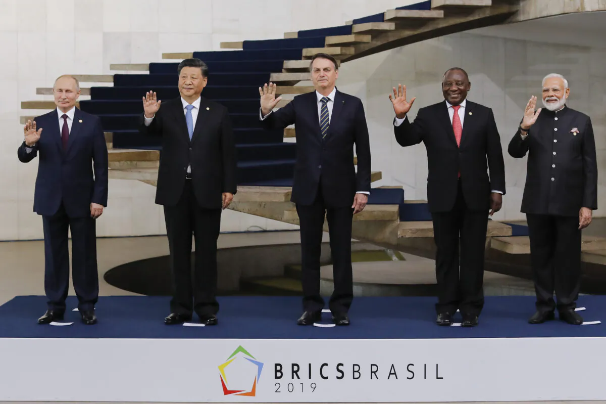 (From L-R) Russian President Vladimir Putin, Chinese leader Xi Jinping, Brazilian President Jair Bolsonaro, South African President Cyril Ramaphosa, and Indian Prime Minister Narendra Modi pose for a picture during the 11th BRICS Summit in Brasilia, Brazil, on Nov. 14, 2019. (Sergio Lima/AFP via Getty Images)
