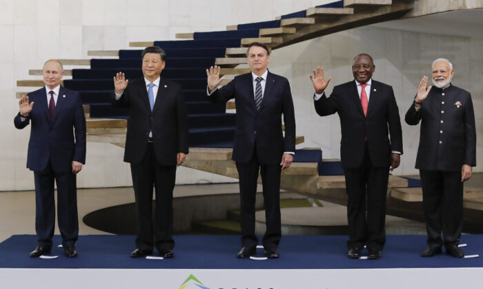 (From L-R) Russian President Vladimir Putin, Chinese leader Xi Jinping, Brazilian President Jair Bolsonaro, South African President Cyril Ramaphosa, and Indian Prime Minister Narendra Modi pose for a picture during the 11th BRICS Summit in Brasilia, Brazil, on Nov. 14, 2019. (Sergio Lima/AFP via Getty Images)