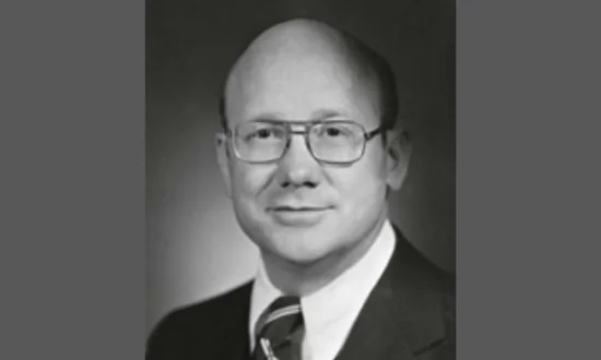 Former Arkansas Sen. Kaneaster Hodges, Who Served Just Over a Year, Dies