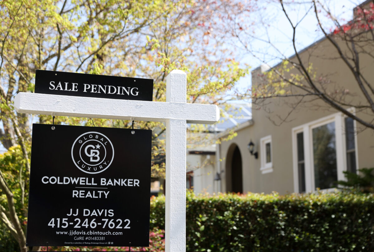 A sale pending sign is posted in front of a home for sale in San Anselmo, Calif., on March 18, 2022. (Justin Sullivan/Getty Images)