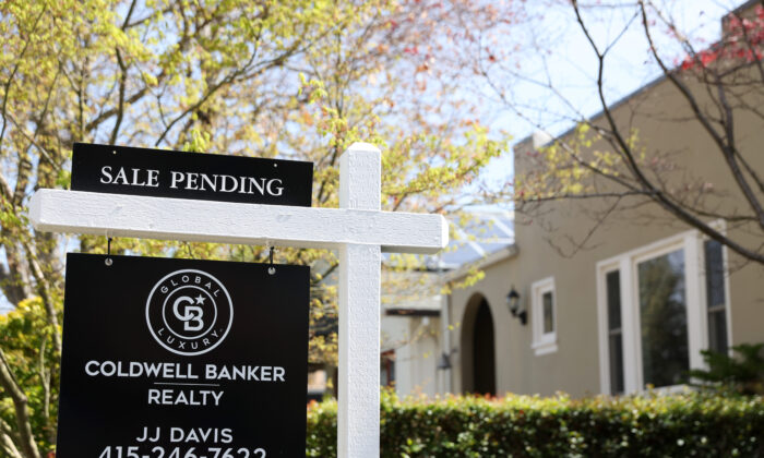 A sale pending sign is posted in front of a home for sale in San Anselmo, California, on March 18, 2022. (Justin Sullivan/Getty Images)