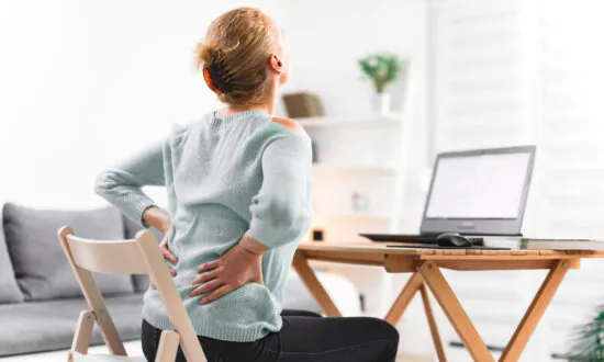 Ancient Chinese Healing Techniques Effectively Relieve Back Pain