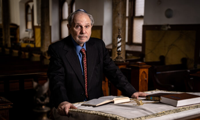 Arthur Goldberg at Congregation Mount Sinai in Jersey City, N.J., on March 24, 2022. (Samira Bouaou/The Epoch Times)