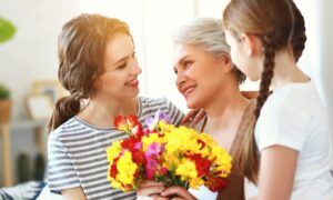 Aussies to Spoil Mums as Spending Set to Reach $1 Billion on Mother’s Day