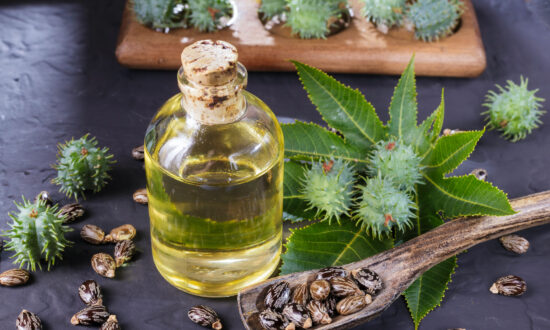 Castor Oil Packs: A Useful Natural Remedy