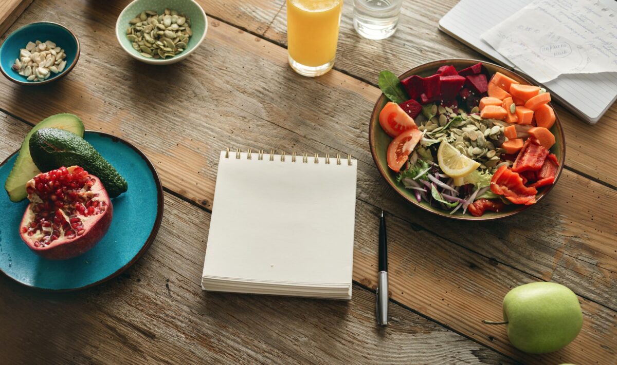 Food Log is a great way to stick to a diet, get to the root of food intolerances or gauge your energy levels and mood. (iStock.com/KucherAV)