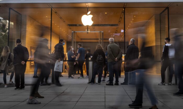 People wait outside the entrance to an Apple retail store after its opening on Bagdat Caddesi in Istanbul, on Oct. 22, 2021. (Chris McGrath/Getty Images)