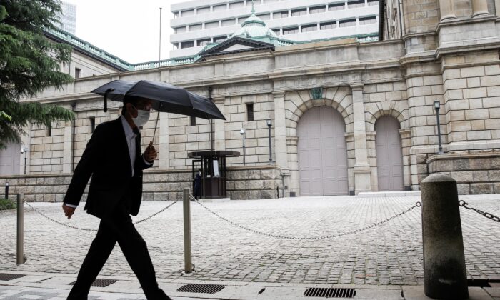 A man wearing a protective mask walks past the headquarters of Bank of Japan in Tokyo, on May 22, 2020. (Kim Kyung-Hoon/Reuters)