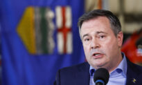Alberta Premier Calls on Trudeau Government to End ‘Pointless’ COVID-19 Travel Restrictions