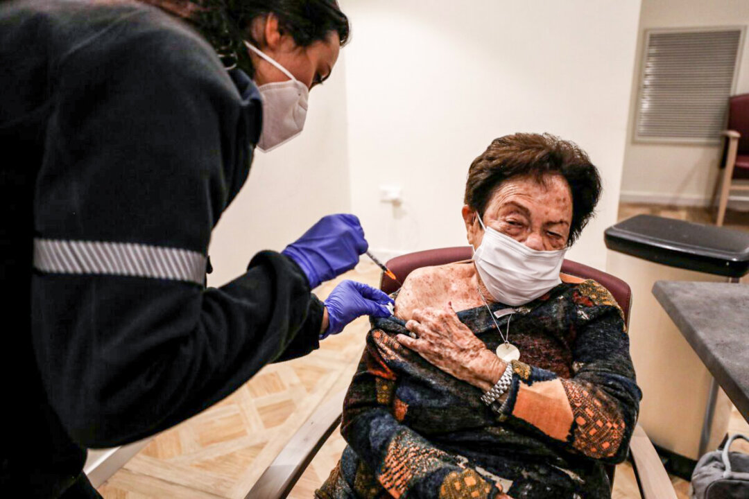 An 89-year-old woman receives a fourth shot of Pfizer's COVID-19 vaccine in Netanya, Israel on Jan. 5, 2022. (Ammar Awad/Reuters)