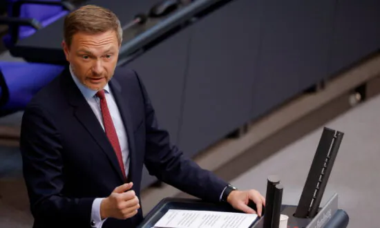 Germany Averse to Immediately Cutting Off Russian Energy Imports, Finance Minister Urges Patience