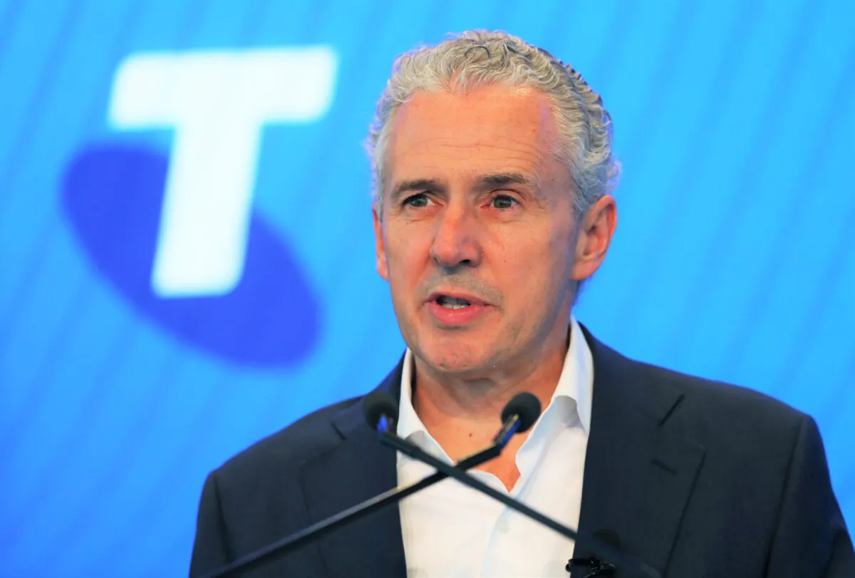 Telstra CEO Andrew Penn speaks at the Telstra headquarters in Melbourne, Australia, on Aug. 15, 2019. (AAP Image/David Crosling)