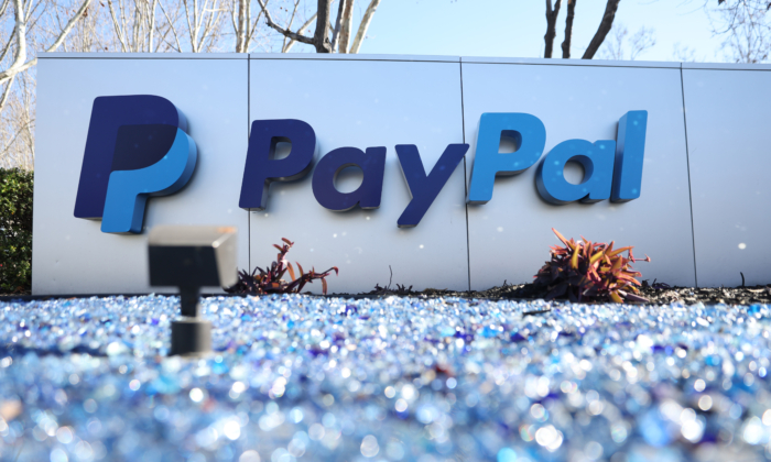 2022 年 2 月 2 日，在加利福尼亚州圣何塞的 PayPal 总部前张贴了一个标志。（贾斯汀·沙利文/盖蒂图片社）