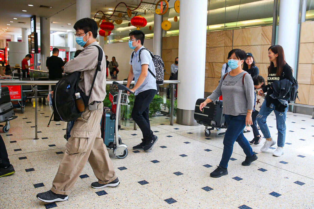 Passengers arrive at Sydney International Airport on Jan. 23, 2020. (Don Arnold/Getty Images)