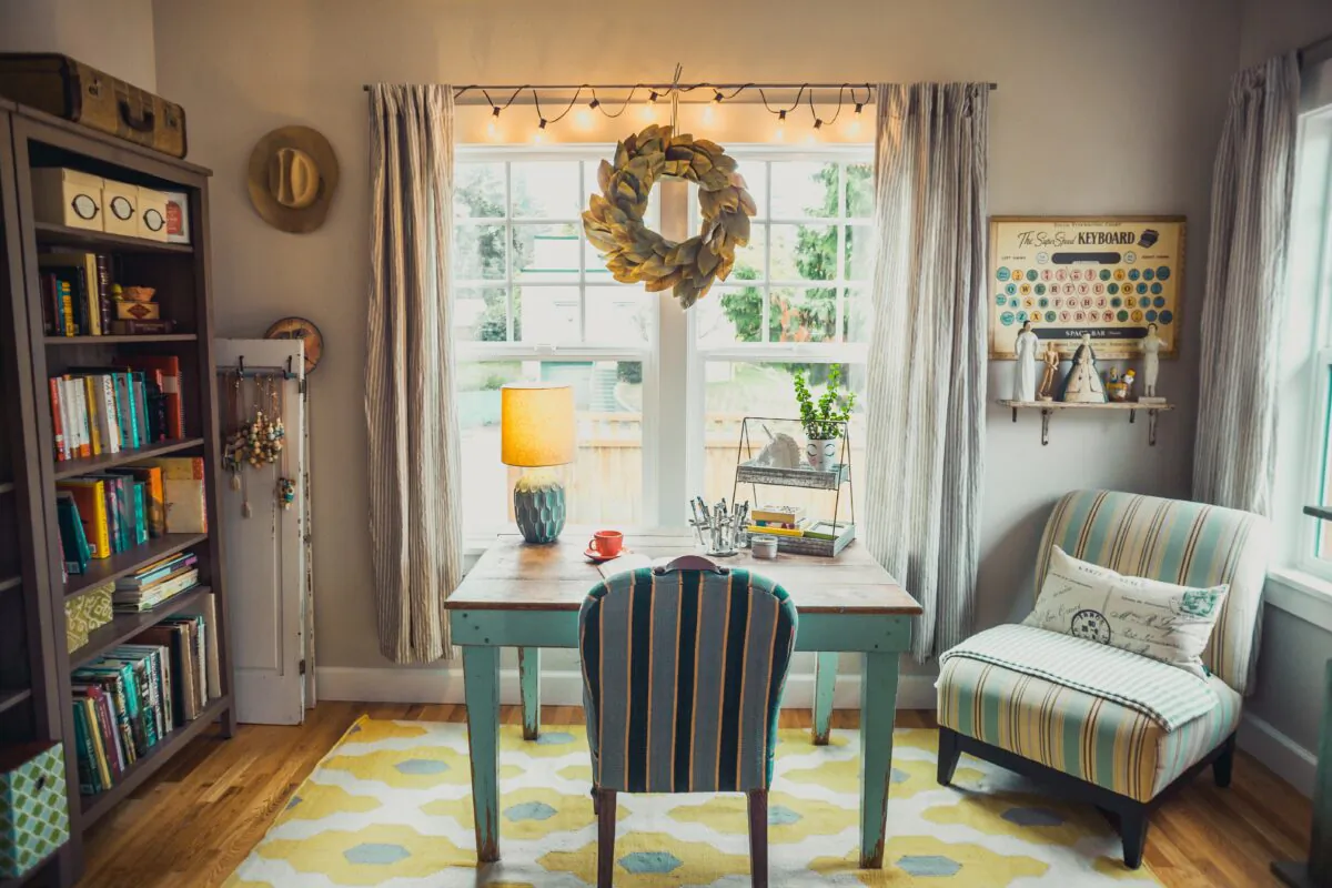 An inviting and functional home office can help you stay focused and motivated. (Visually Us/Pexels)
