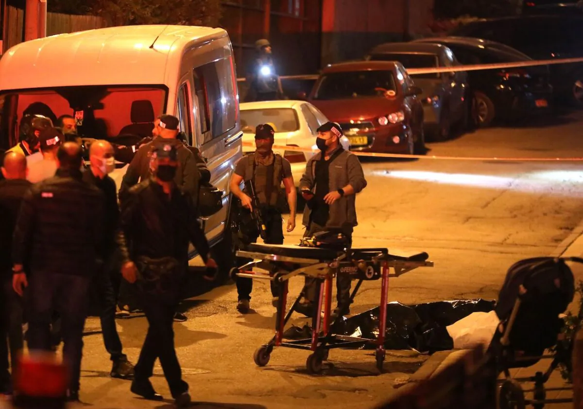 Israeli security forces and emergency personnel gather at the scene of a shooting attack in Bnei Brak, 7km (4.5 miles) east of Tel Aviv, on March 29, 2022. (Gill Cohen-Magen/AFP via Getty Images)