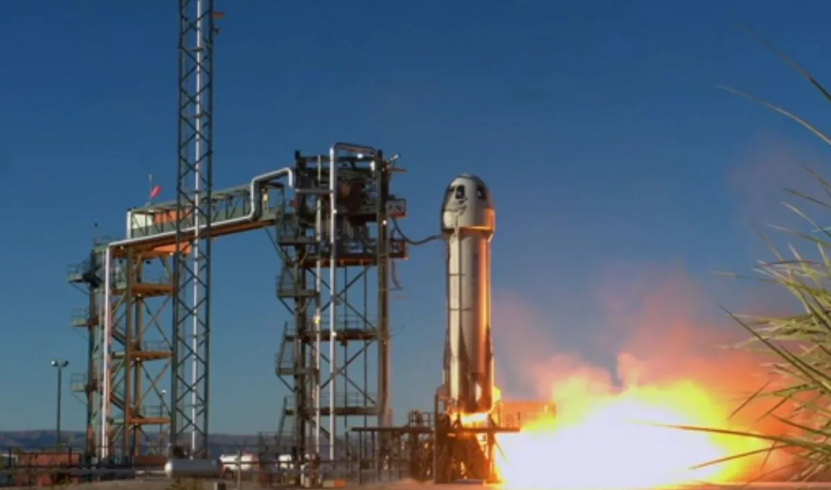 Blue origin's New Shepard blasts off from Van Horn, Texas, on March 31, 2022. (Blue Origin via AP/Screenshot via The Epoch Times)
