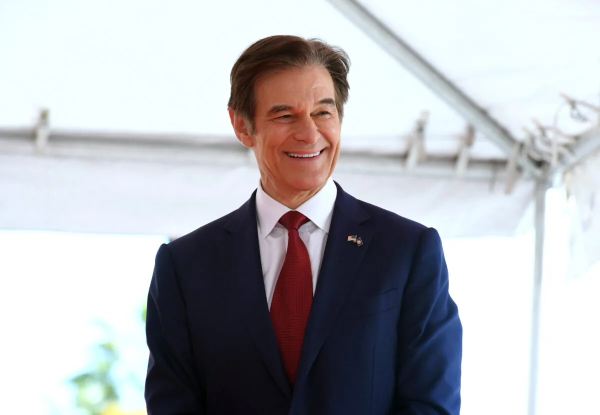Dr. Mehmet Oz receives a star on the Hollywood Walk of Fame in Hollywood, Calif., on Feb. 11, 2022. (JC Olivera/Getty Images)