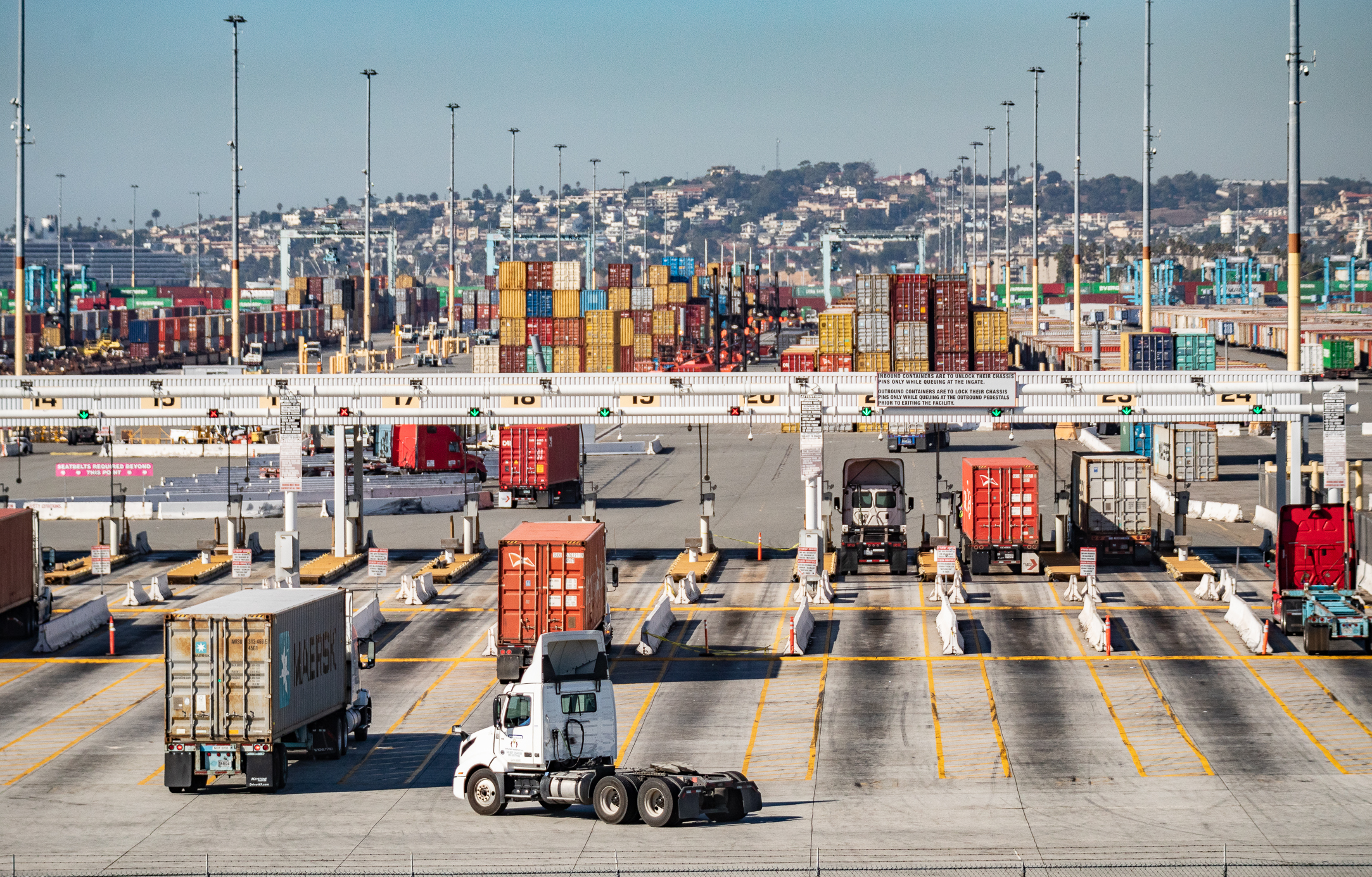Fossil Fuel Fee for Trucks Begins at Los Angeles Ports - Vimarsana News