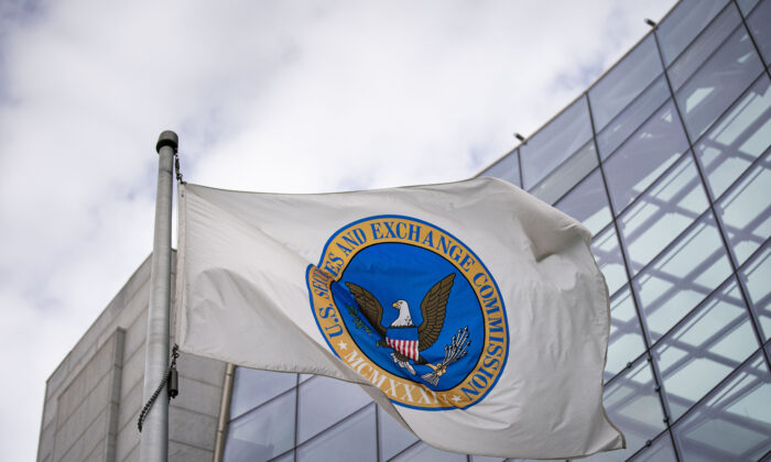 A flag outside the U.S. Securities and Exchange Commission headquarters in Washington on Feb. 23, 2022. (Al Drago/Bloomberg via Getty Images)